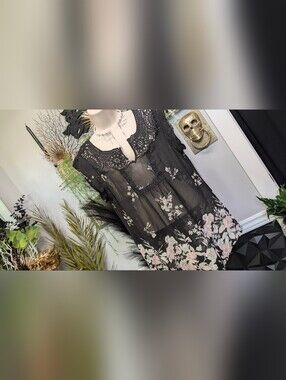 DR2 Black Floral Sheer Embroidery Blouse LG